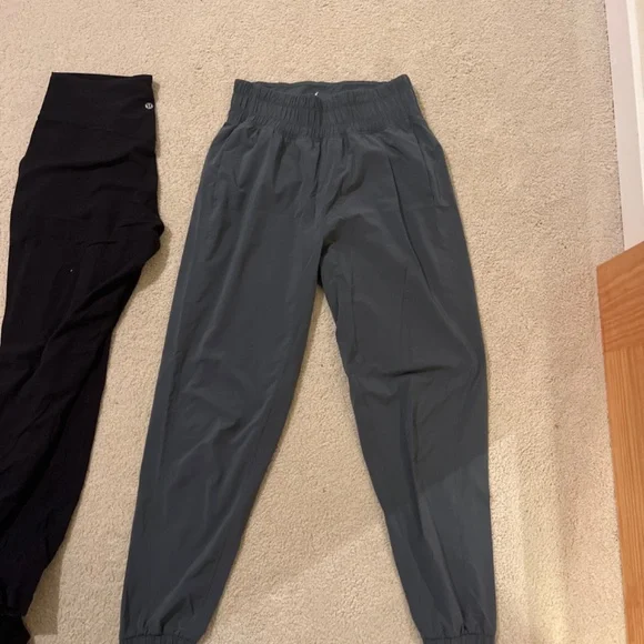 Hunter green lululemon joggers! - Picture 5 of 6